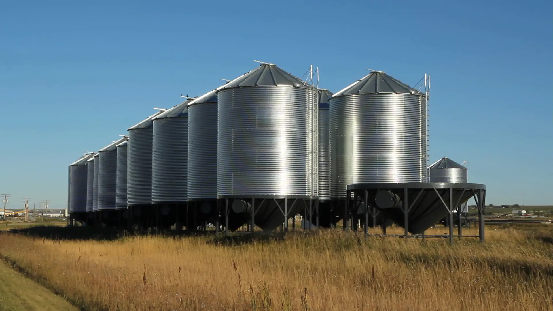 grain-storage-silos-in-wymark-saskatchewan-canada-eqg-acgix-f0000Resultado